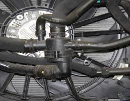 Корпус термостата для JAGUAR XF I (2007—2011)  запчасти бу