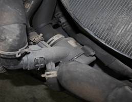 Корпус термостата для LAND ROVER Range Rover Sport 2005-2013  запчасти бу